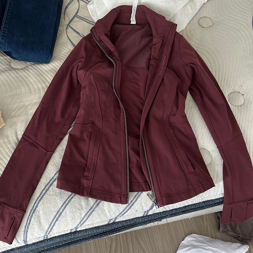 Lululemon track running jacket size 4 small